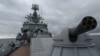 Российский крейсер "Москва" во время военно-морских учений в Черном море у крымского порта Севастополь. Скриншот видео Минобороны России, 18 февраля 2022 года 